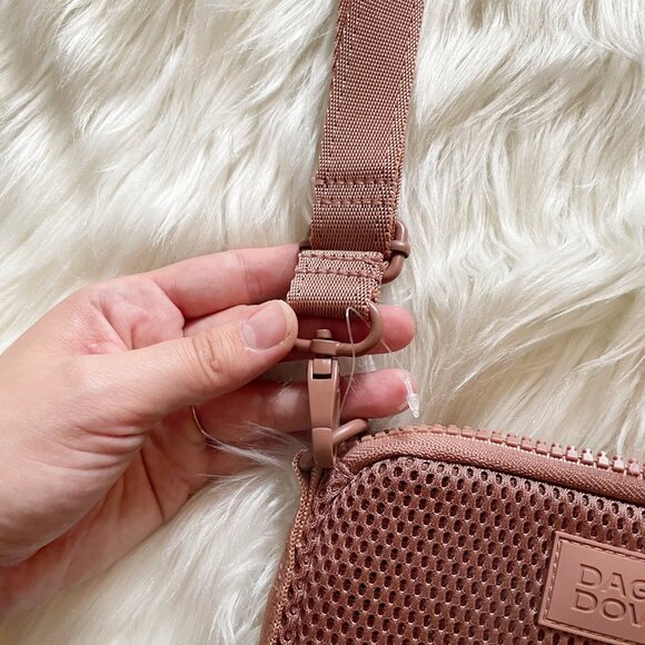 NEW Dagne Dover Warm Dust Pink Mara Air Mesh Phone Sling Crossbody Purse Bag - Picture 2 of 8